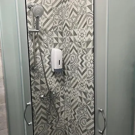 Metro Young Ostello *