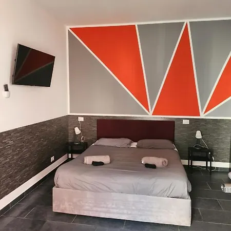 Metro Young Hostel *