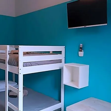 Metro Young Hostel *