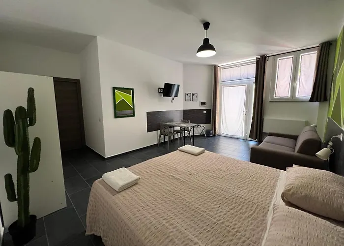 Hostel Metro Young *