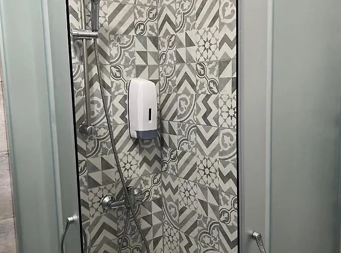 Metro Young Hostel *